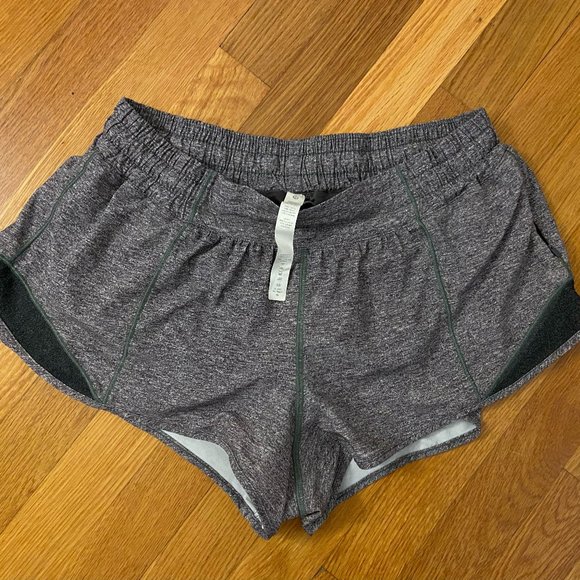 Lululemon Hotty Hot Shorts LR 2.5" - Picture 2 of 4